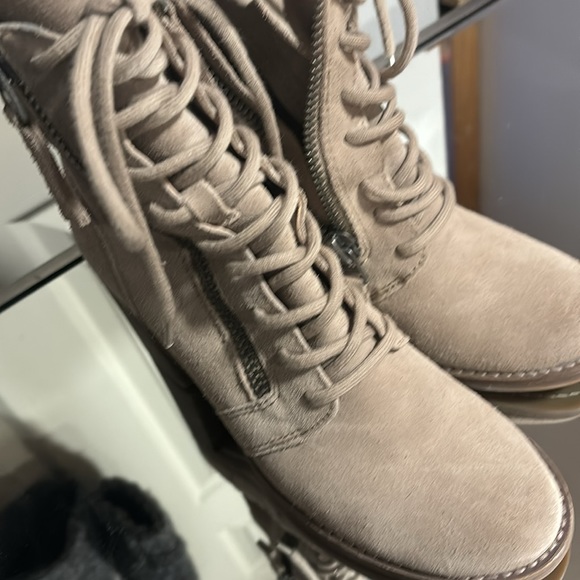 Dolce Vita Jealous Block Heel Tan Suede Lug Boots - Picture 10 of 10